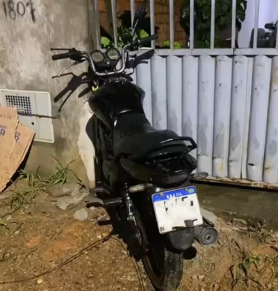 Motociclista morre após colidir com portão em Ji-Paraná; fio de telefone pode ter causado acidente