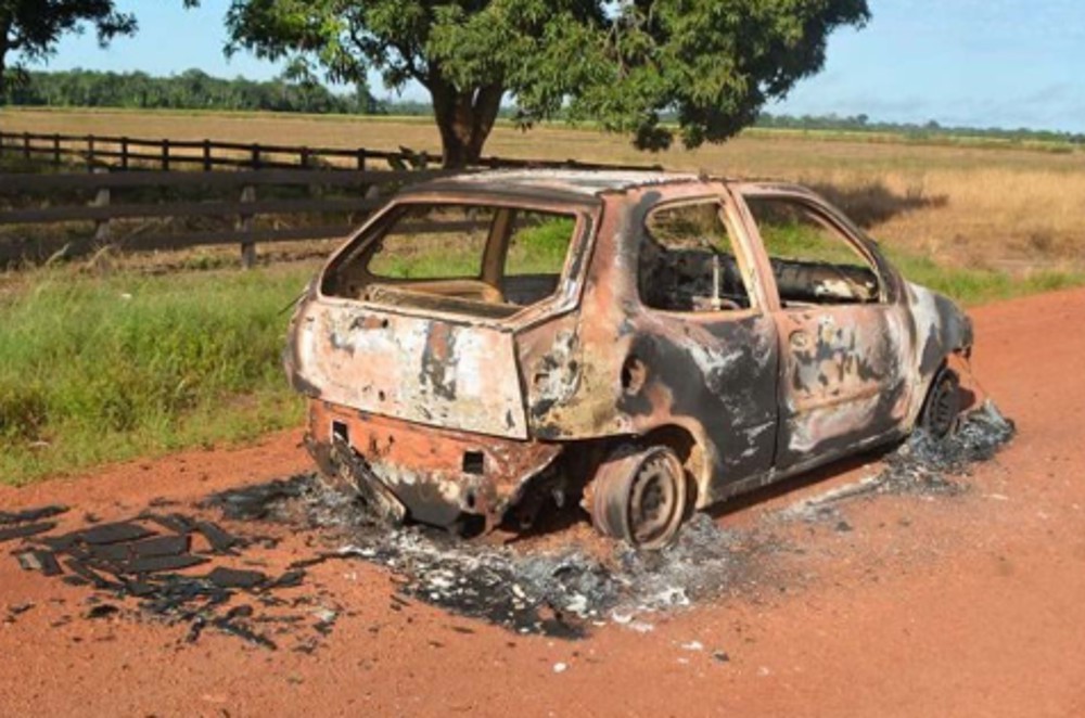 Mulher é esfaqueada e tem carro incendiado pelo próprio irmão